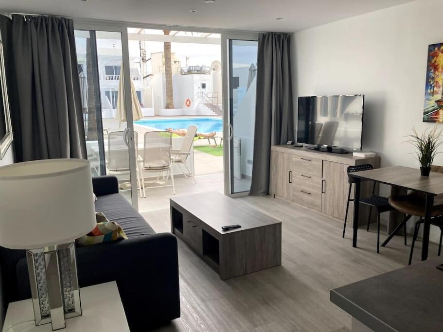 Puerto Del Carmen Airconditioned 2Bed Poolside Apt Luaran gambar