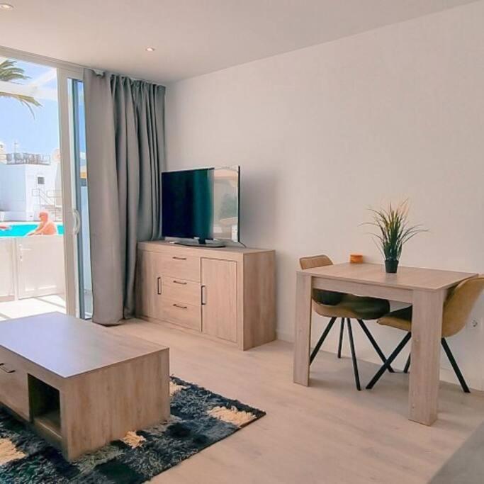 Puerto Del Carmen Airconditioned 2Bed Poolside Apt Luaran gambar